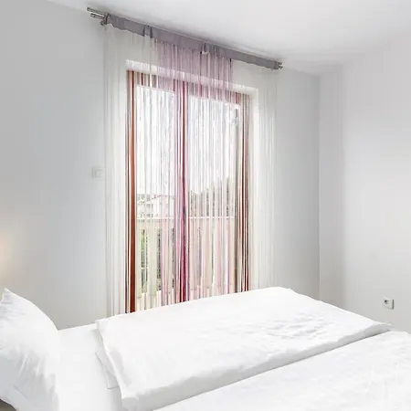 Mike 4* مالينسكا